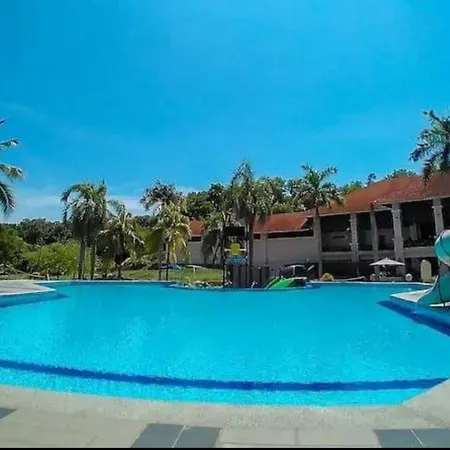Damai Laut Holiday Apartment Lumut Exterior photo